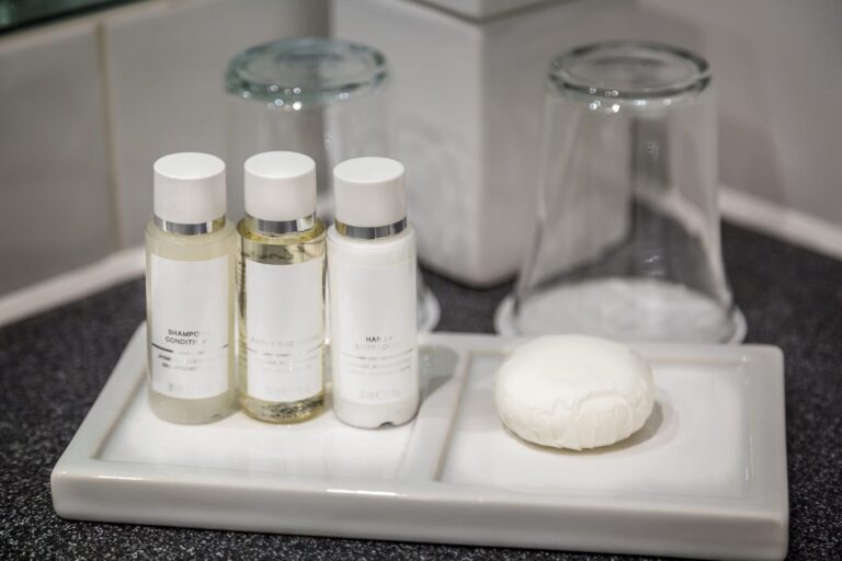 Chemia hotelowa: nowoczesne technologie w produkcji opakowań